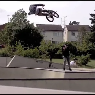 DIG BMX Exclusive: Flybikes In London