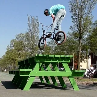 HOW YOU RIDE STREET WITH NO PEGS? TWAN VAN WIJK