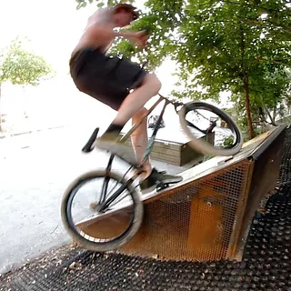 PEGLESS AND HAPPY - TWAN VAN WIJK