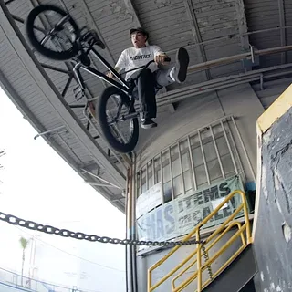 GASPAR GUENDULAIN - BMX PRO PART