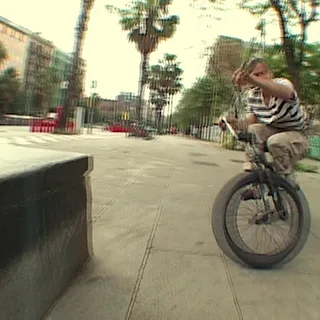 Santiago Laverde kills the streets of Barcelona