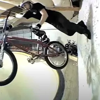 Ben "Twin Fin" McEwen // ZRide // 2003