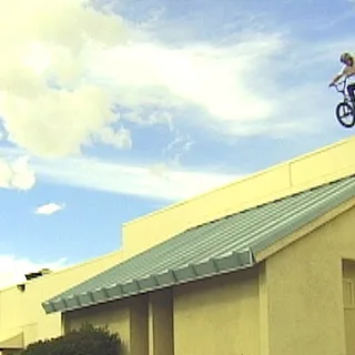 BMX - COMMON CREW: LIGHTNING FOR BREAKFAST