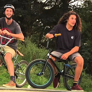 United BMX : Harry Mills Wakley & Leo Forte Boarding House Spot Guide.