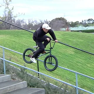 LEWIS MILLS - "Controller Bar" / Eclat BMX
