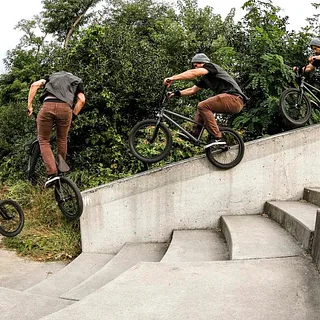 Garrett Reynolds - Unreal BMX street riding