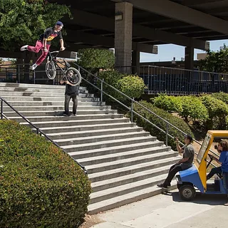 CULTCREW/ 16 YEAR OLD LIL JUICE BATTLES EL TORO
