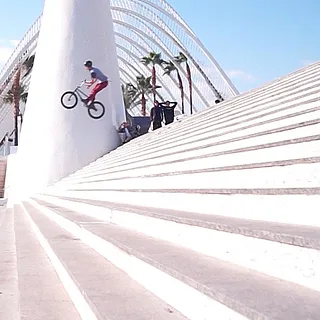30 RIDERS / ONE CITY - VALENCIA AWAKES | DIG BMX